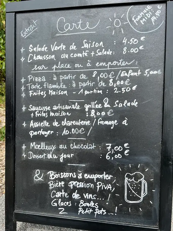 L'ardoise de la carte à l'entrée du Biergarten